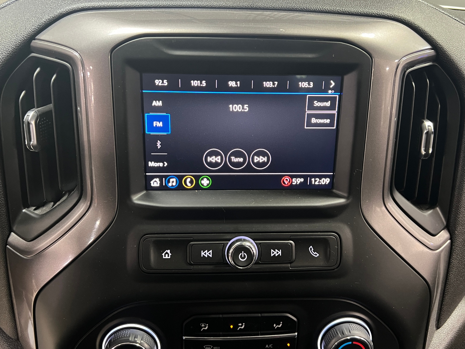 Thumbnail: 2025 Chevrolet Silverado 1500 - 4