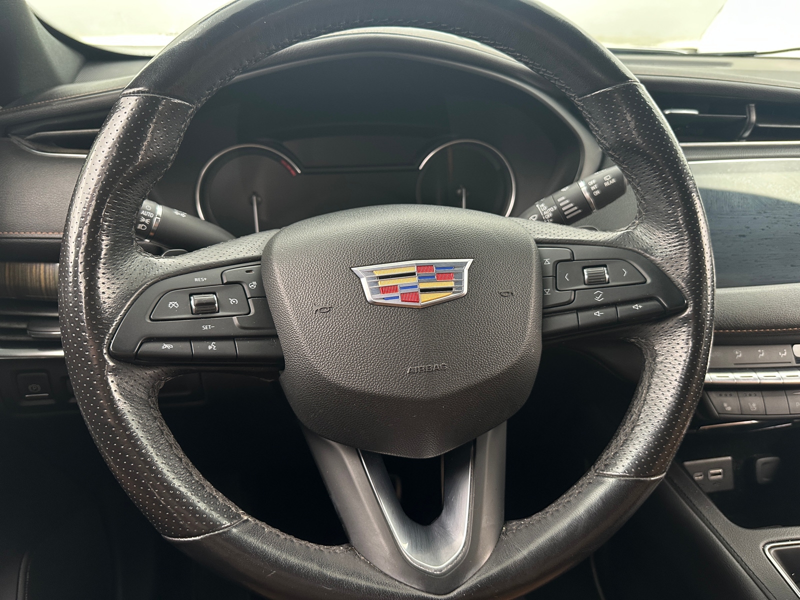 Thumbnail: 2019 Cadillac XT4 - 4