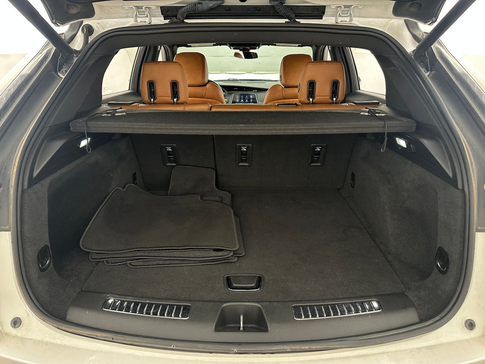 Thumbnail: 2019 Cadillac XT4 - 6