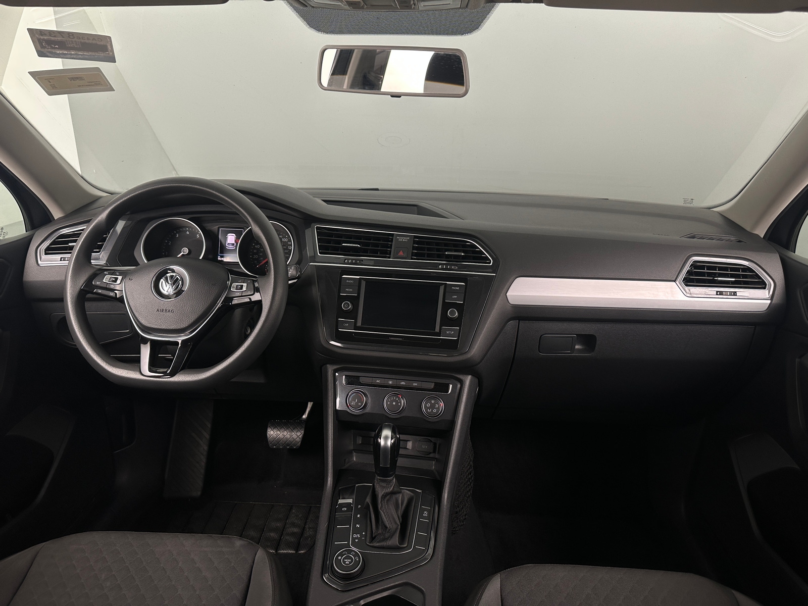 Thumbnail: 2019 Volkswagen Tiguan - 3