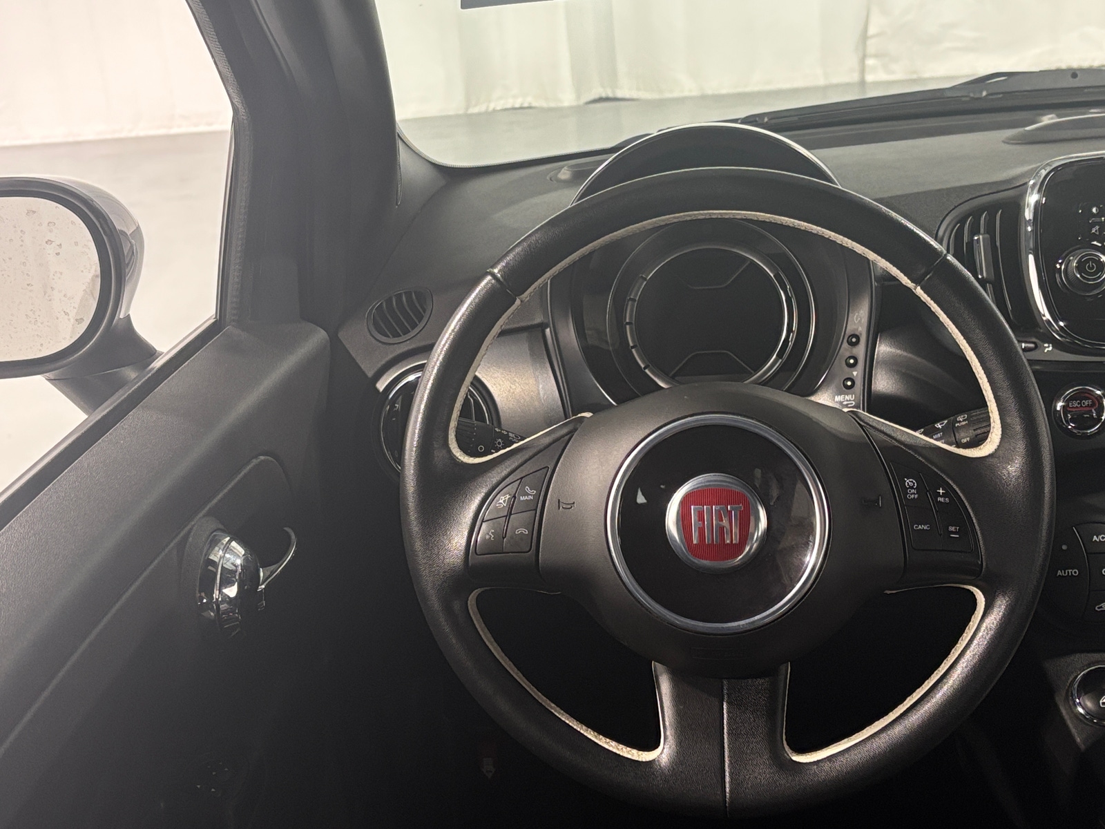 Thumbnail: 2018 Fiat 500e - 4