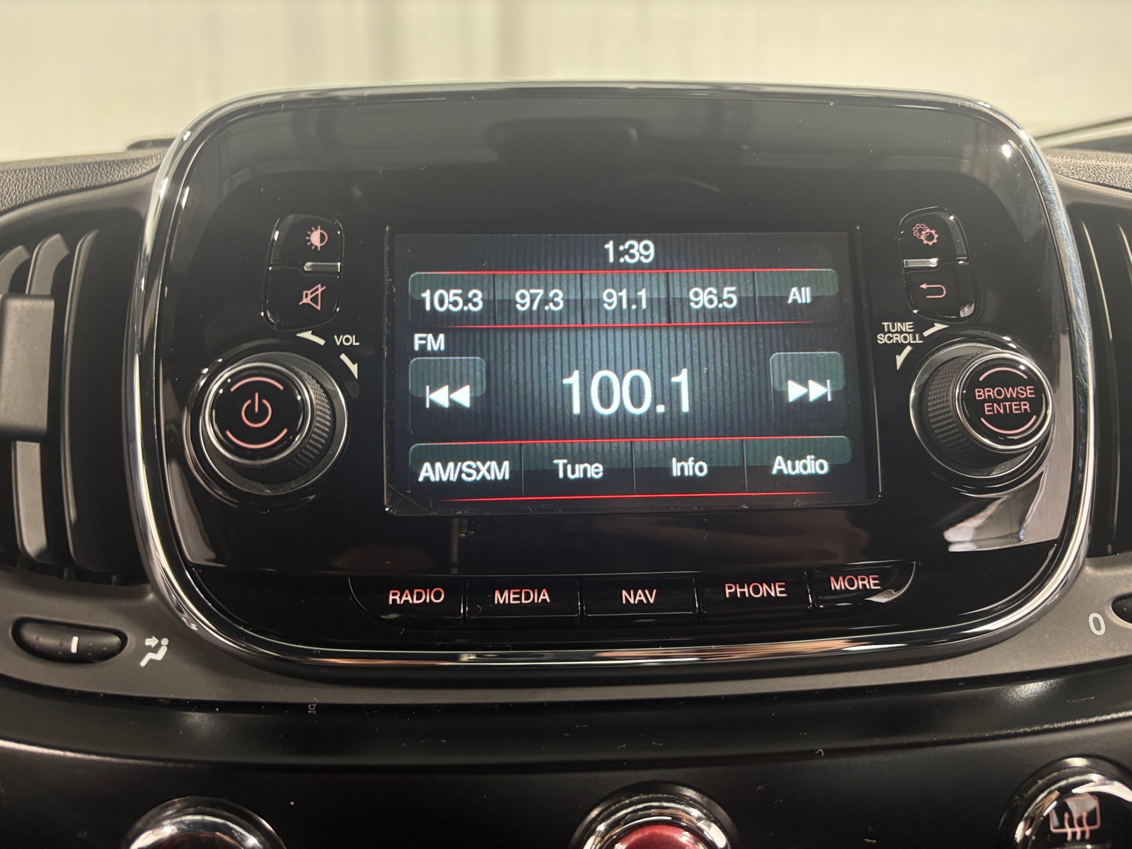 Thumbnail: 2018 Fiat 500e - 3