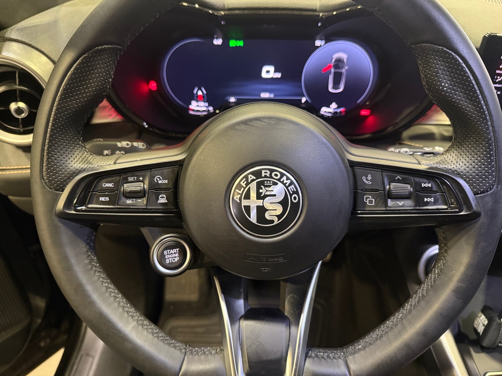 Thumbnail: 2025 Alfa Romeo Tonale - 5