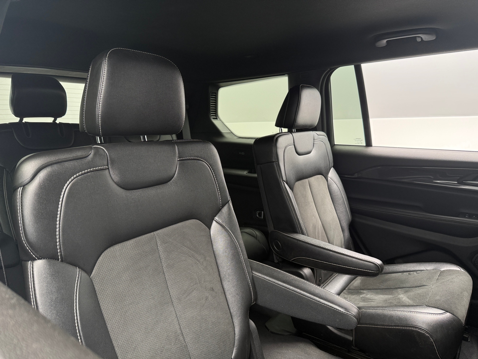 Thumbnail: 2023 Jeep Grand Cherokee L - 6