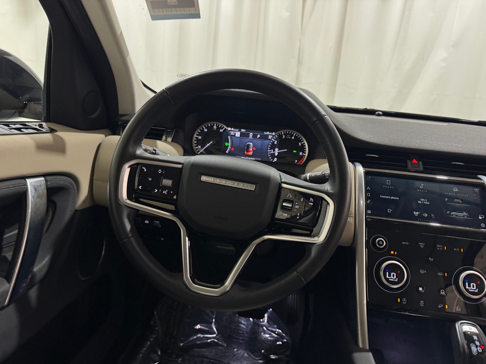 Thumbnail: 2023 Land Rover Discovery Sport - 5