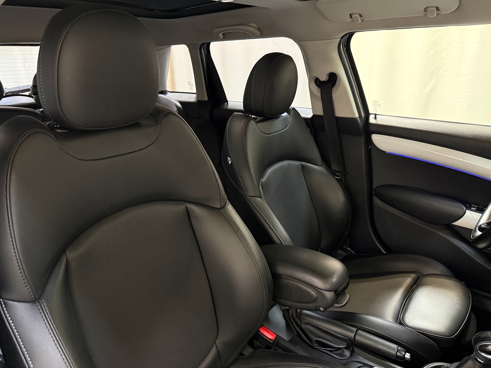Thumbnail: 2016 MINI Cooper Hardtop - 2