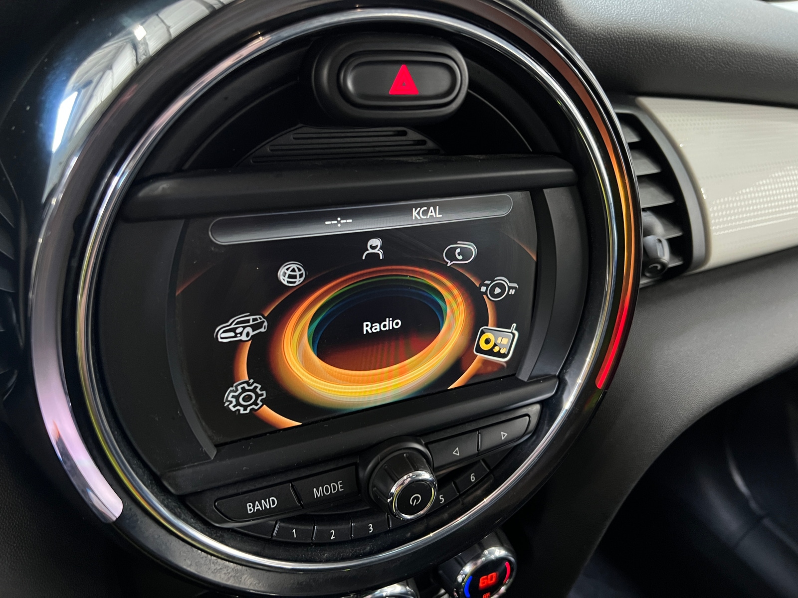 Thumbnail: 2016 MINI Cooper Hardtop - 4