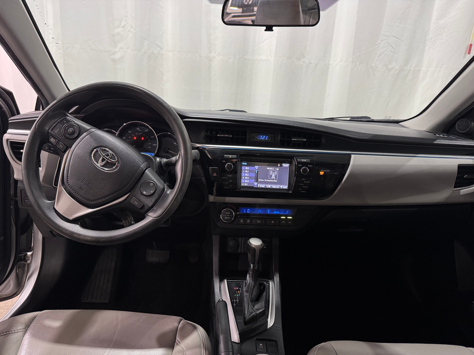 Thumbnail: 2015 Toyota Corolla - 3