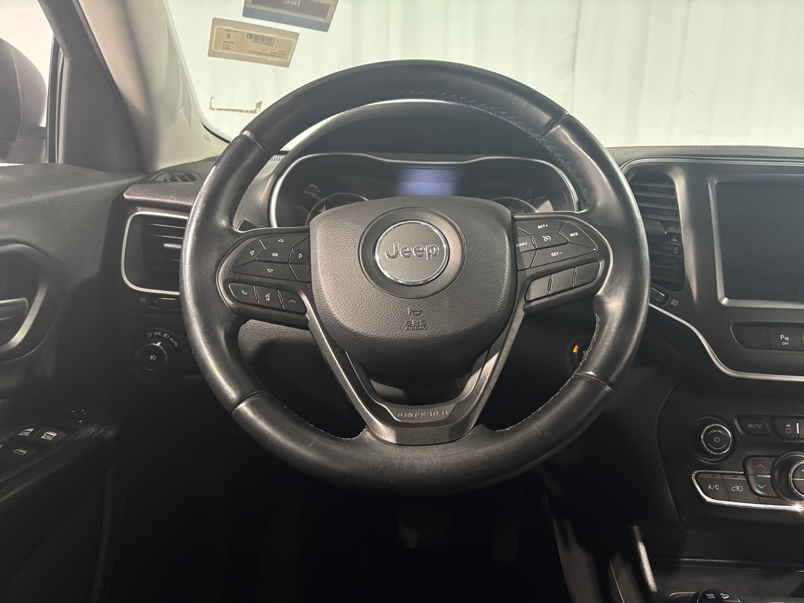 Thumbnail: 2020 Jeep Cherokee - 5