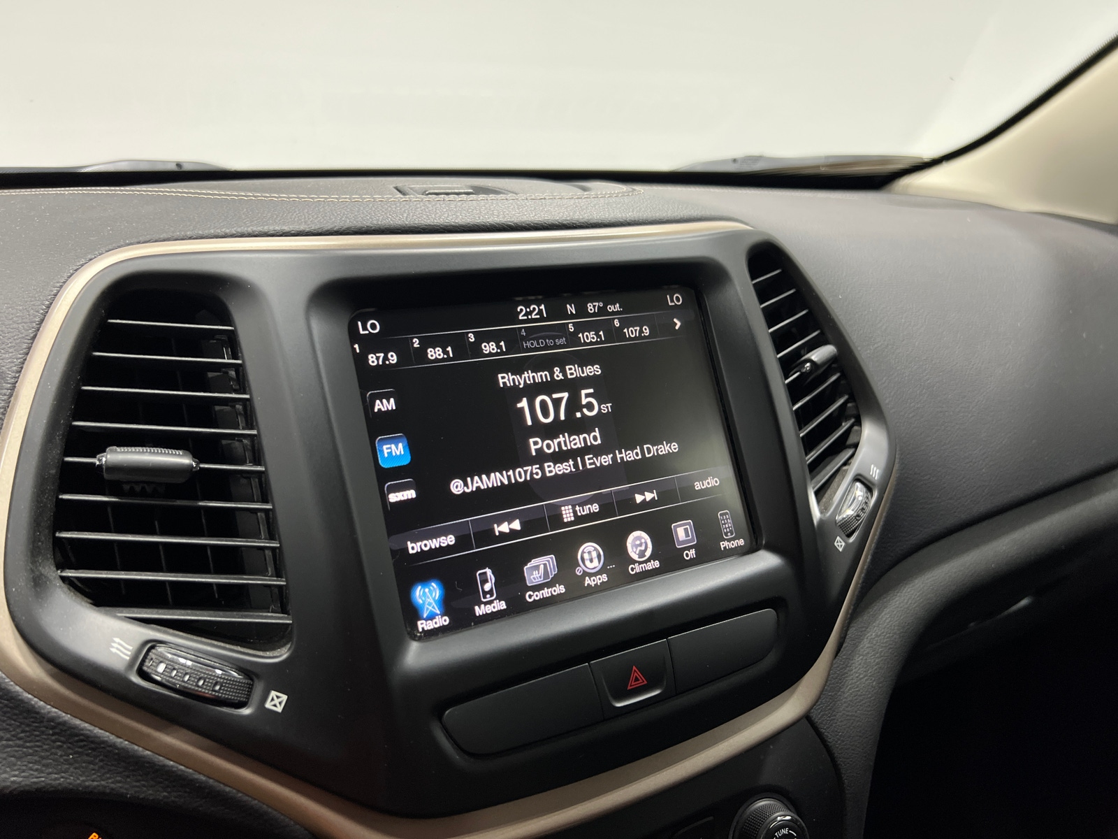 Thumbnail: 2015 Jeep Cherokee - 4