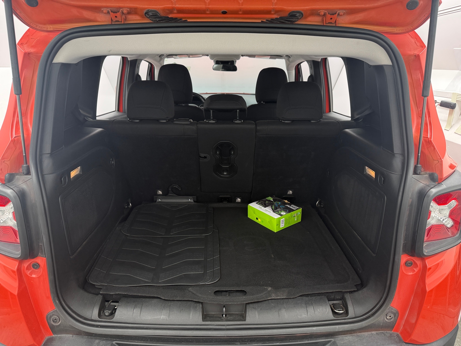 Thumbnail: 2015 Jeep Renegade - 7