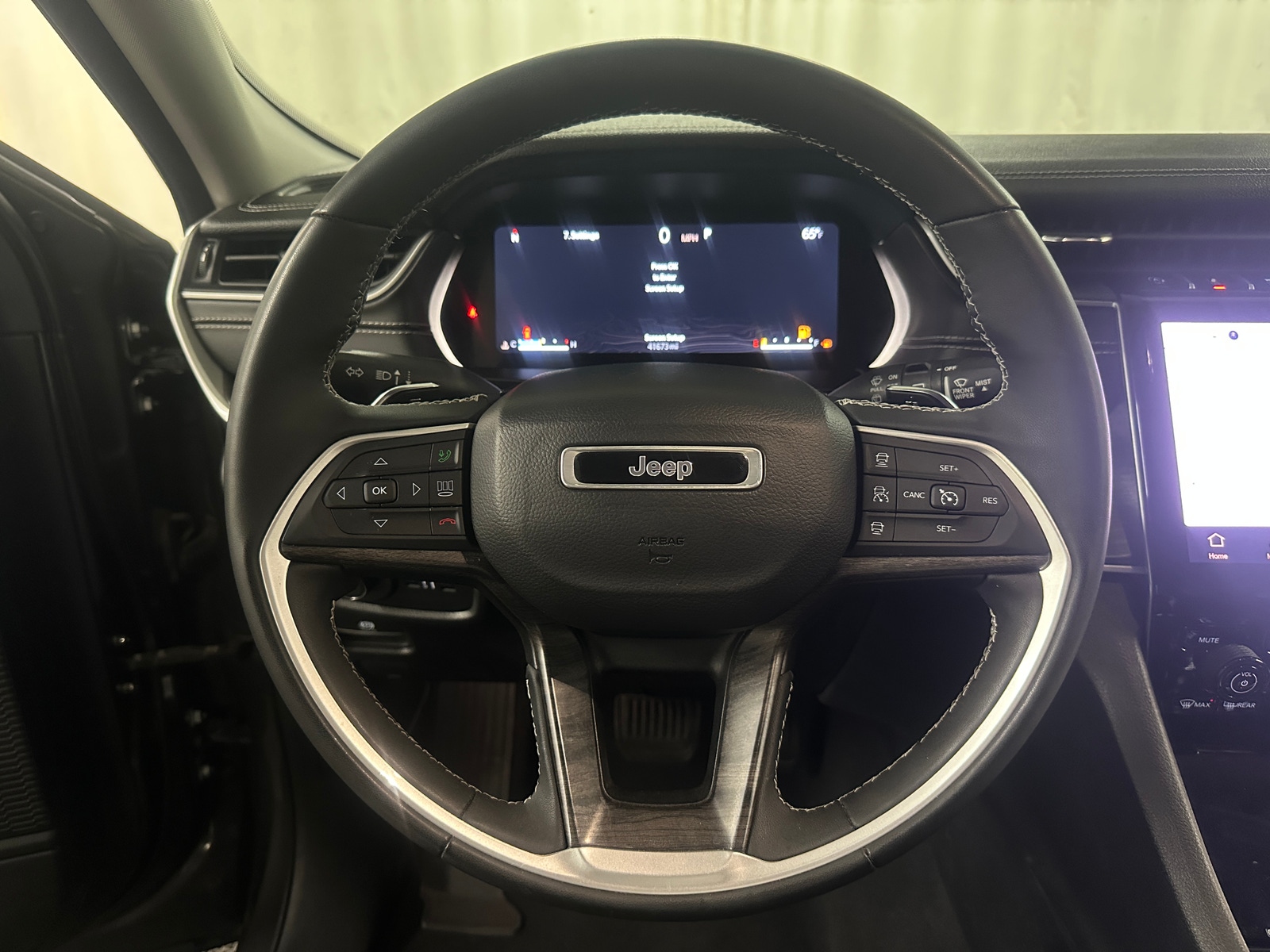 Thumbnail: 2023 Jeep Grand Cherokee L - 4