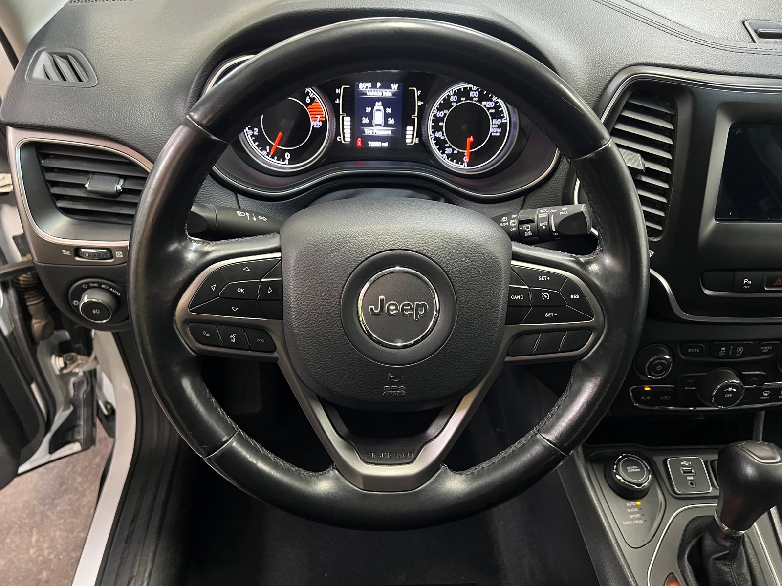 Thumbnail: 2019 Jeep Cherokee - 5