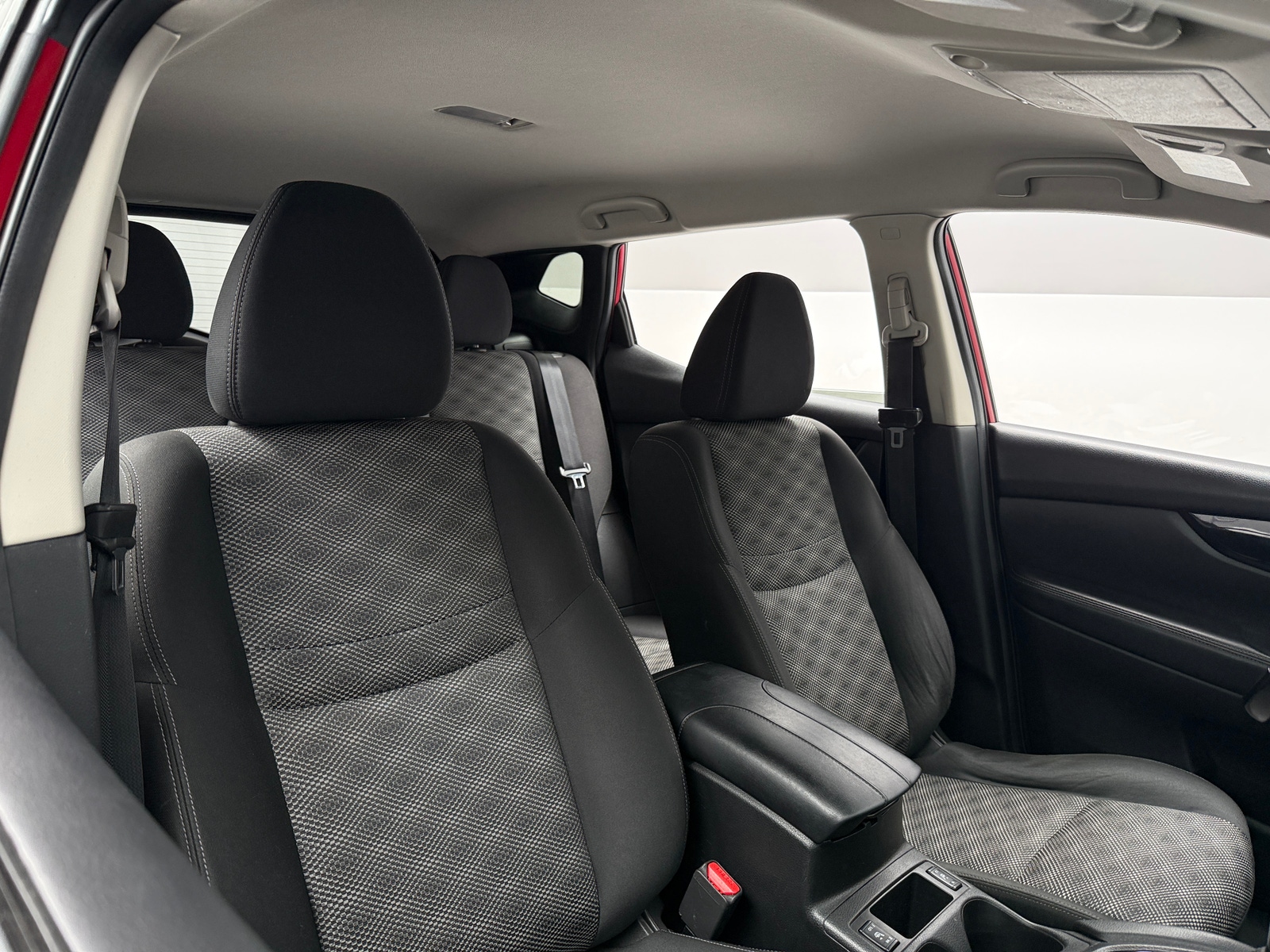 Thumbnail: 2017 Nissan Rogue Sport - 2