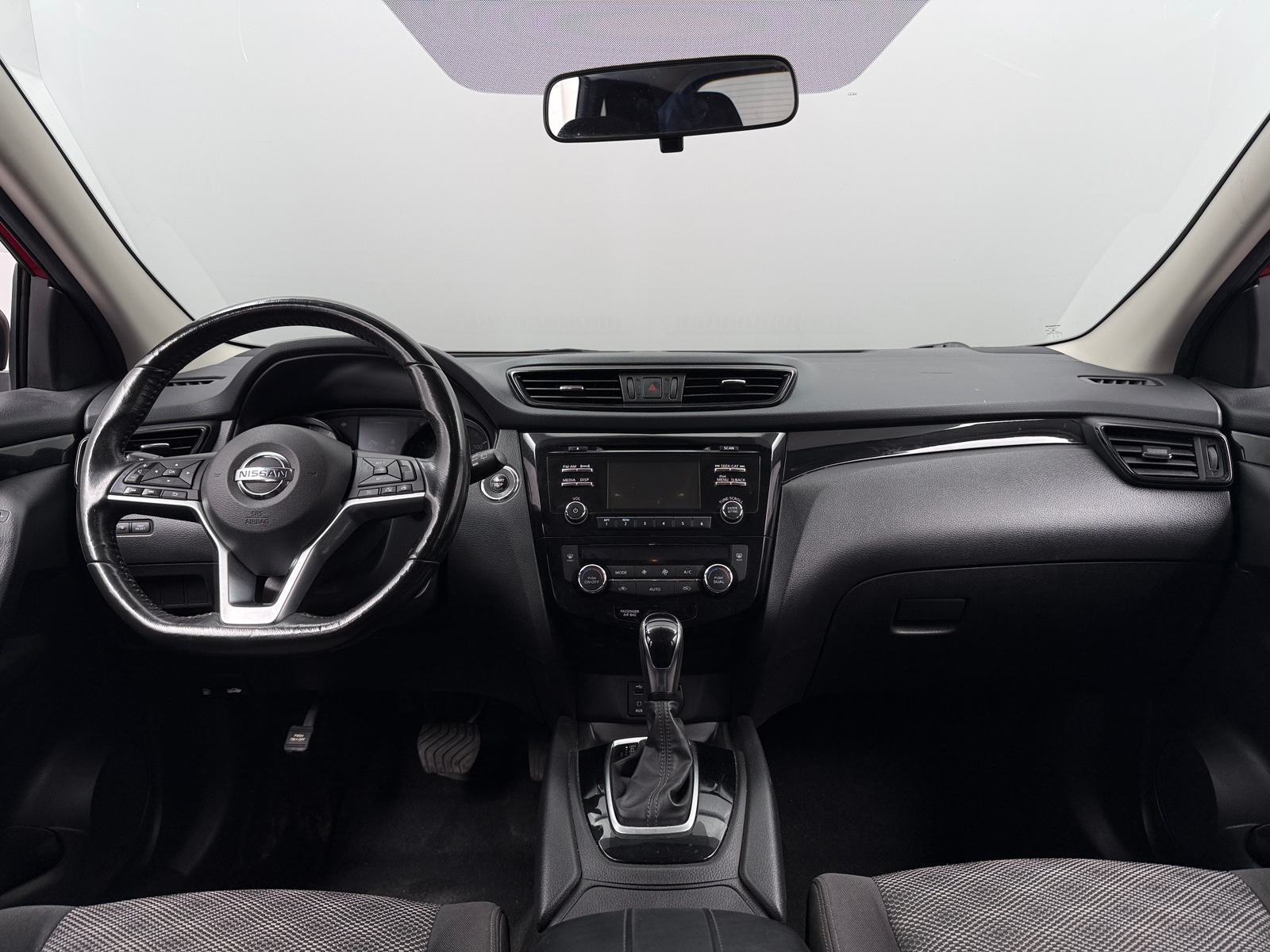 Thumbnail: 2017 Nissan Rogue Sport - 3