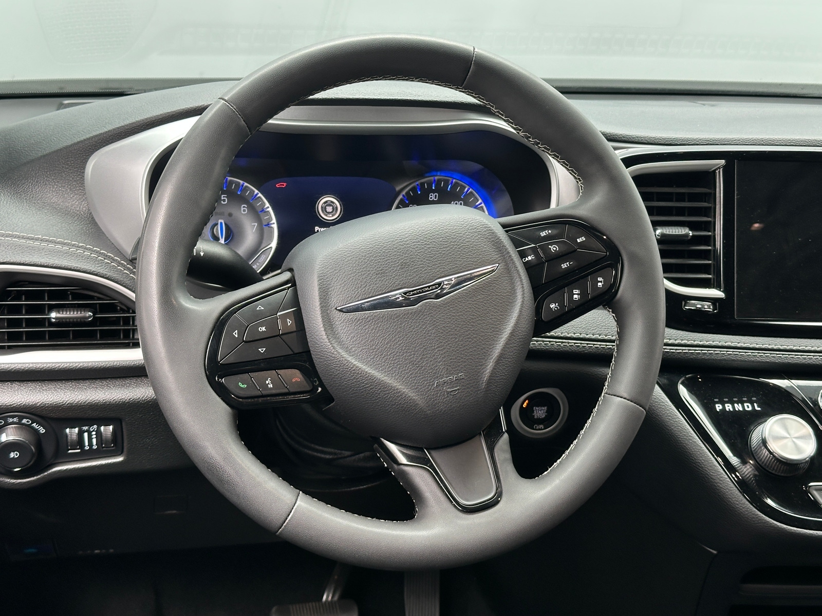 Thumbnail: 2023 Chrysler Pacifica - 5