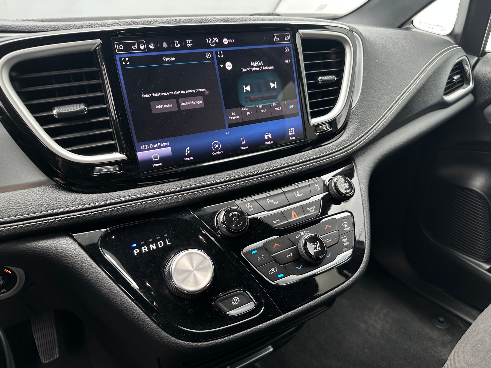Thumbnail: 2023 Chrysler Pacifica - 4