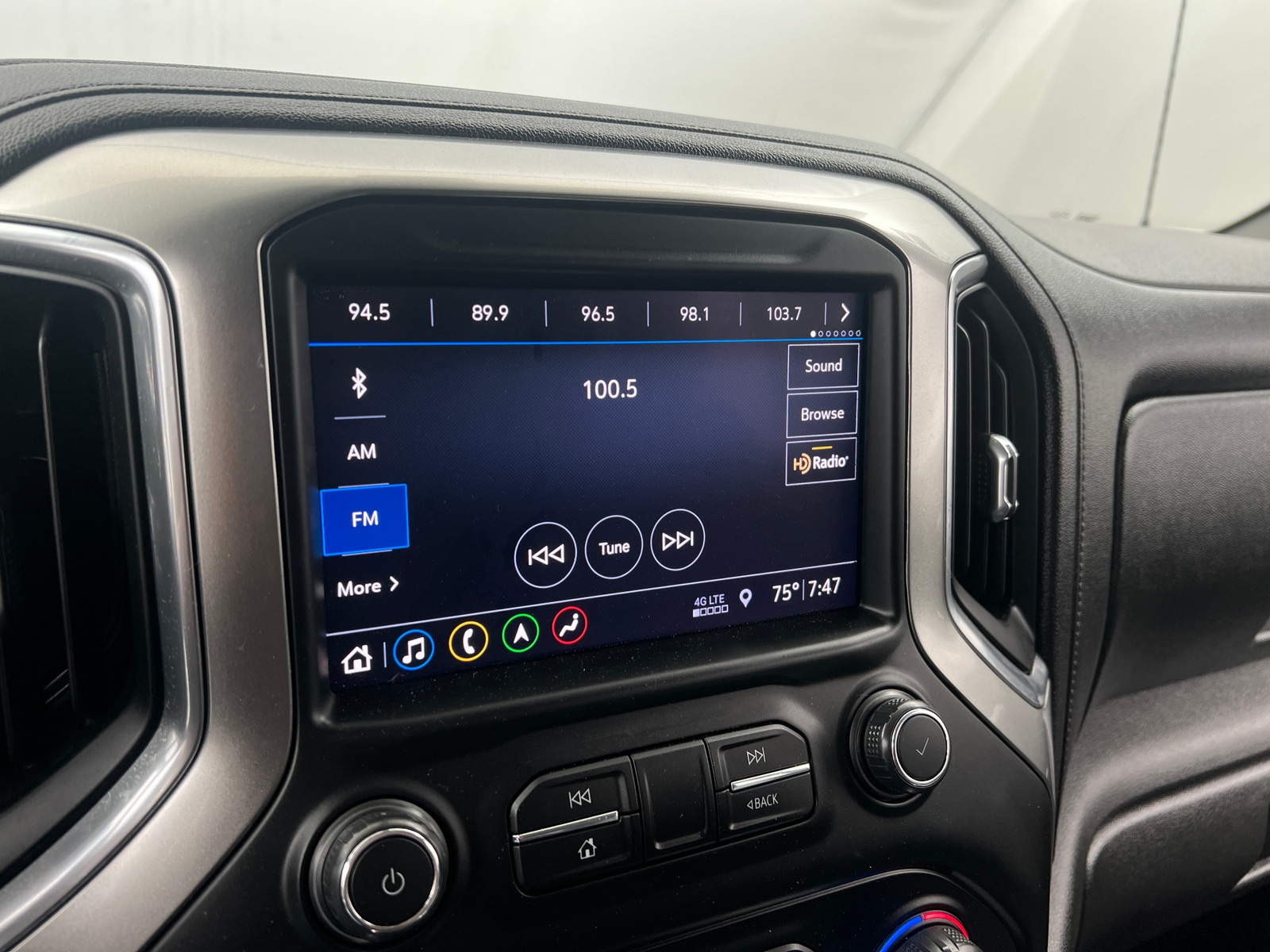 Thumbnail: 2019 Chevrolet Silverado 1500 - 4