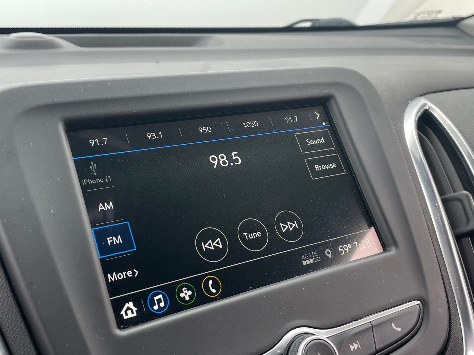 Thumbnail: 2019 Chevrolet Equinox - 4