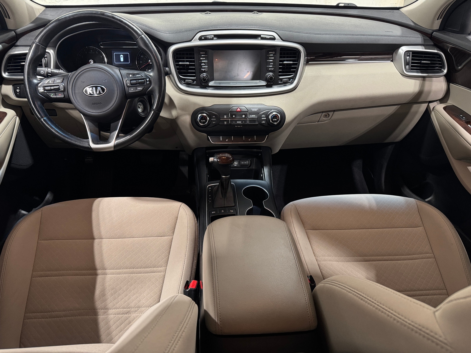 Thumbnail: 2017 Kia Sorento - 3