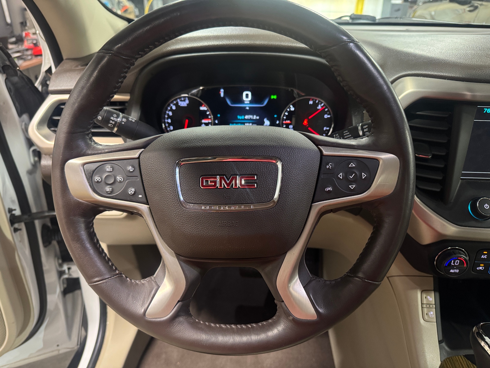 Thumbnail: 2017 GMC Acadia - 4