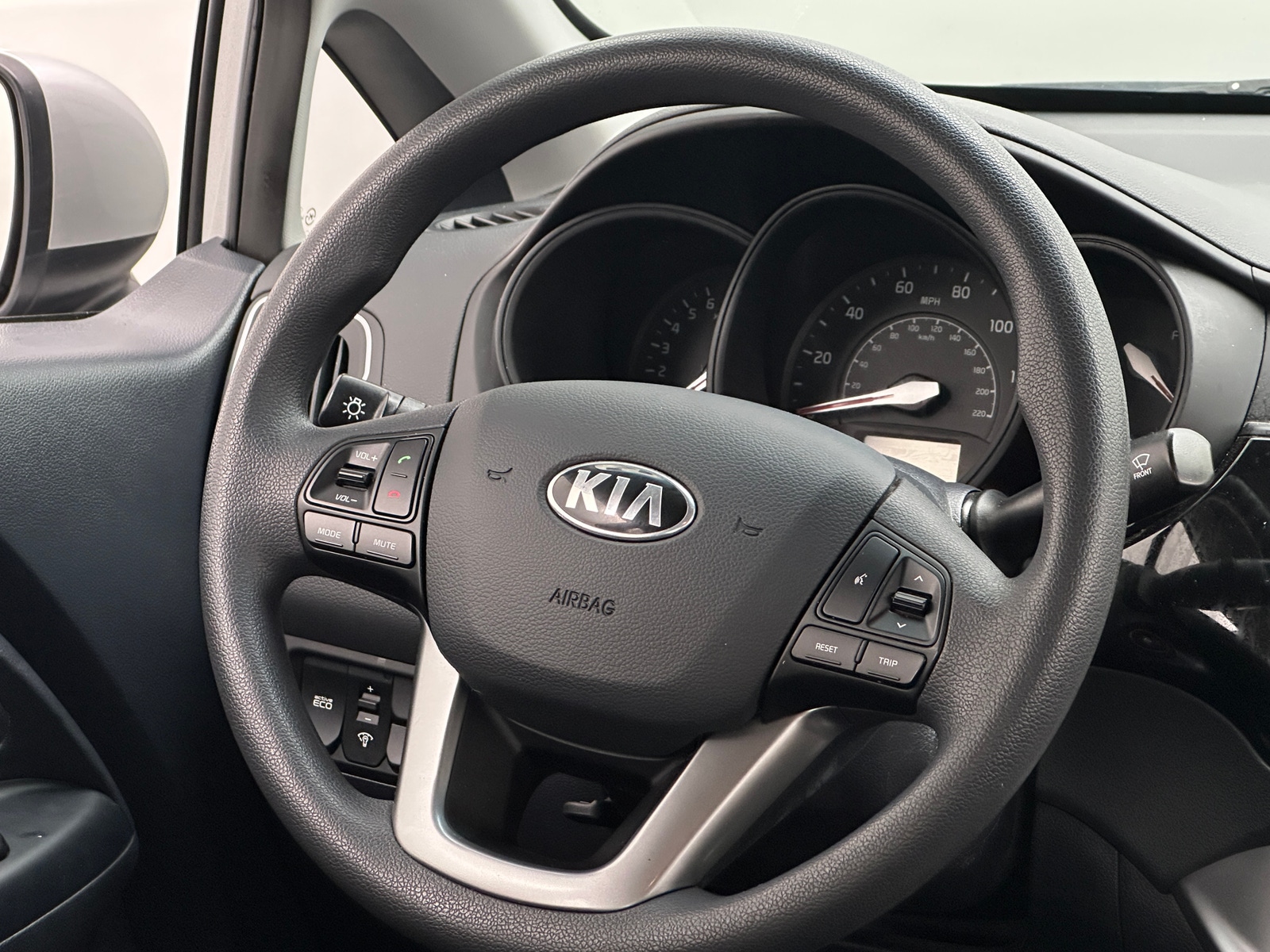 Thumbnail: 2016 Kia Rio - 5