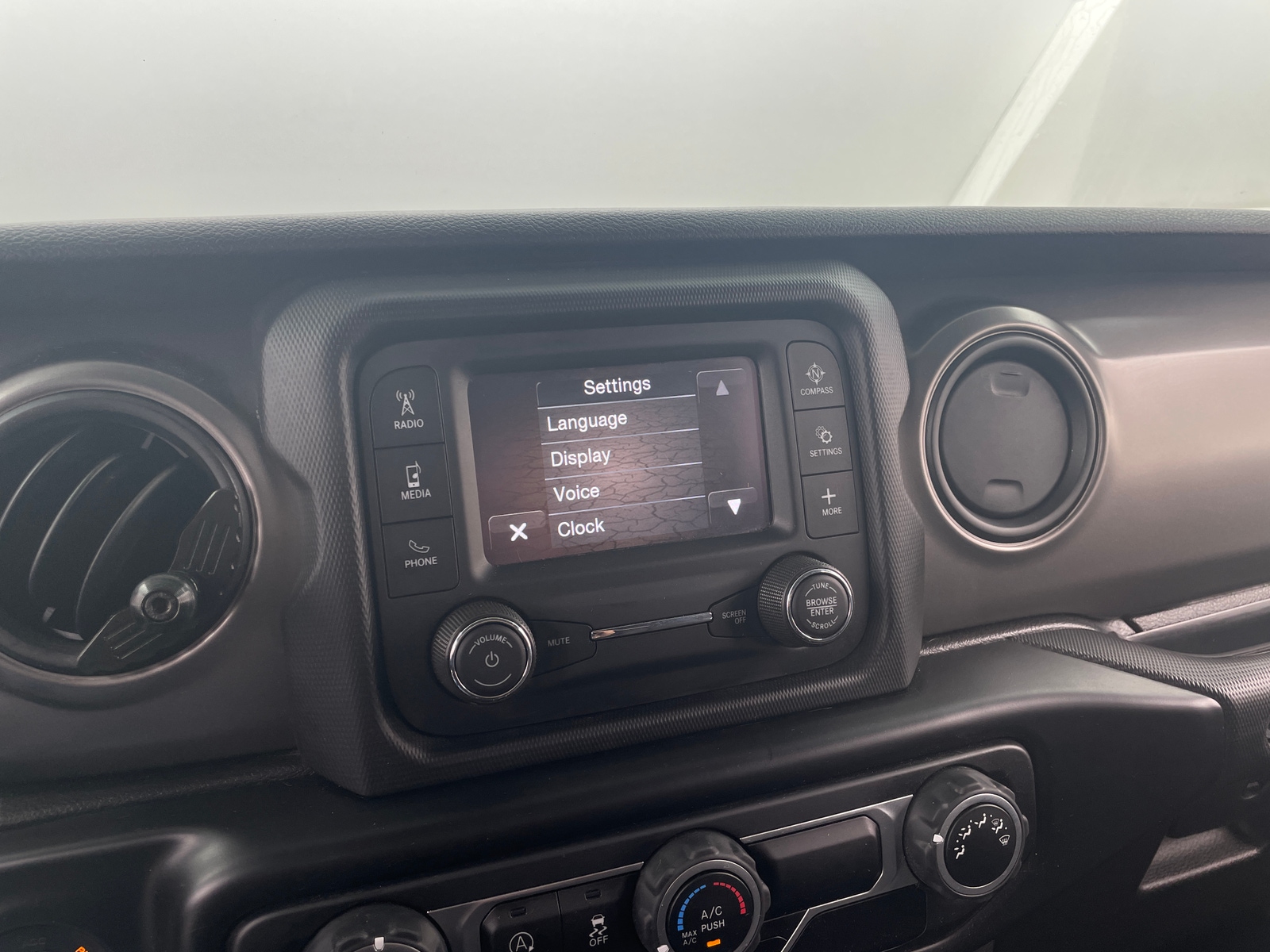 Thumbnail: 2021 Jeep Gladiator - 4