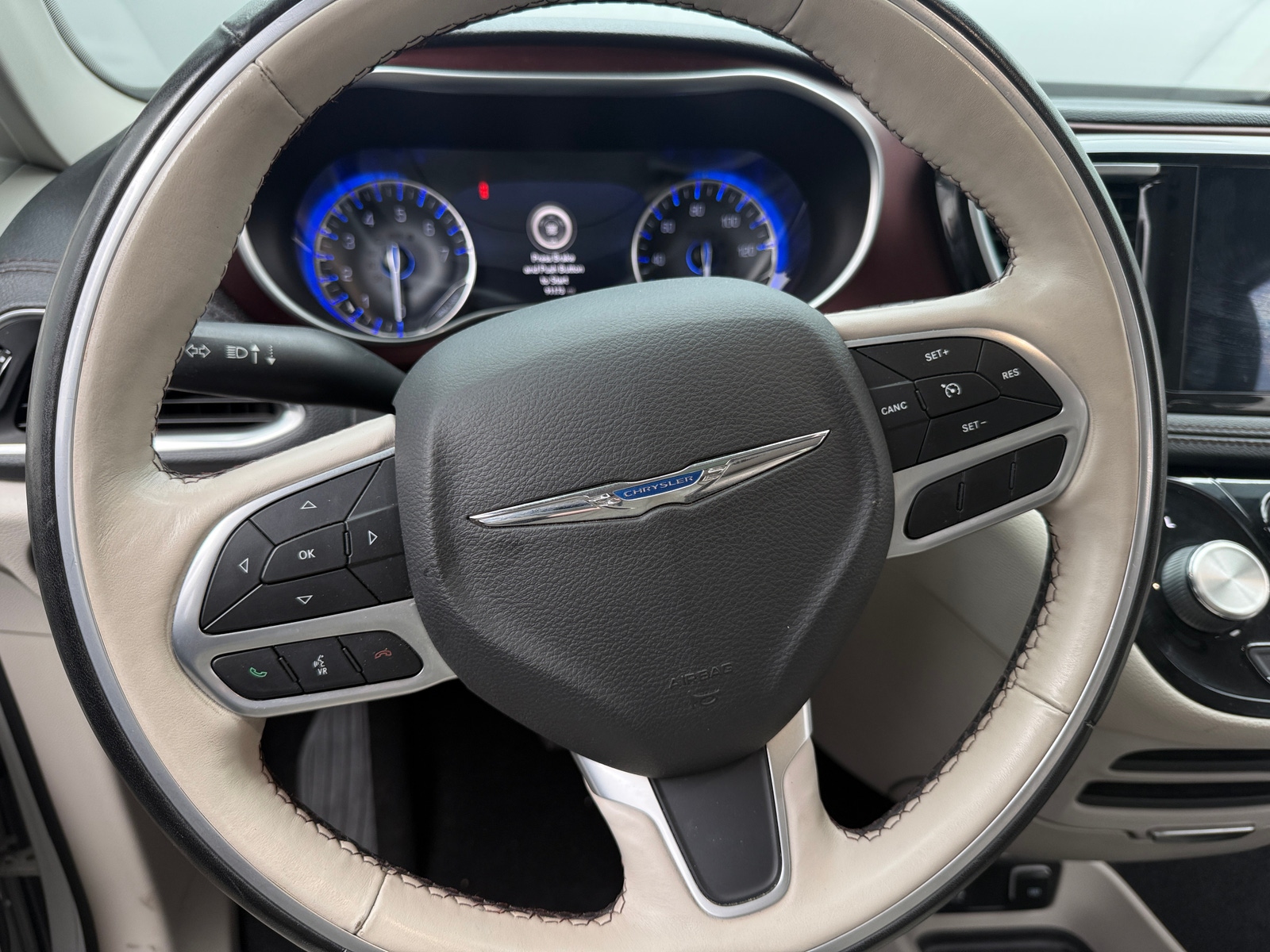 Thumbnail: 2019 Chrysler Pacifica - 4