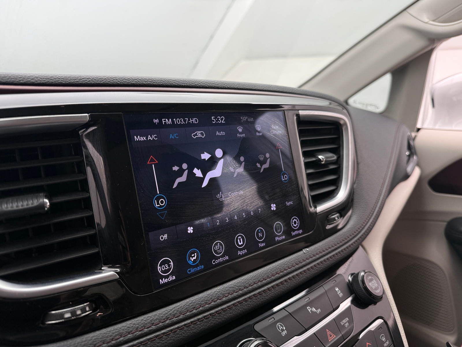 Thumbnail: 2019 Chrysler Pacifica - 3