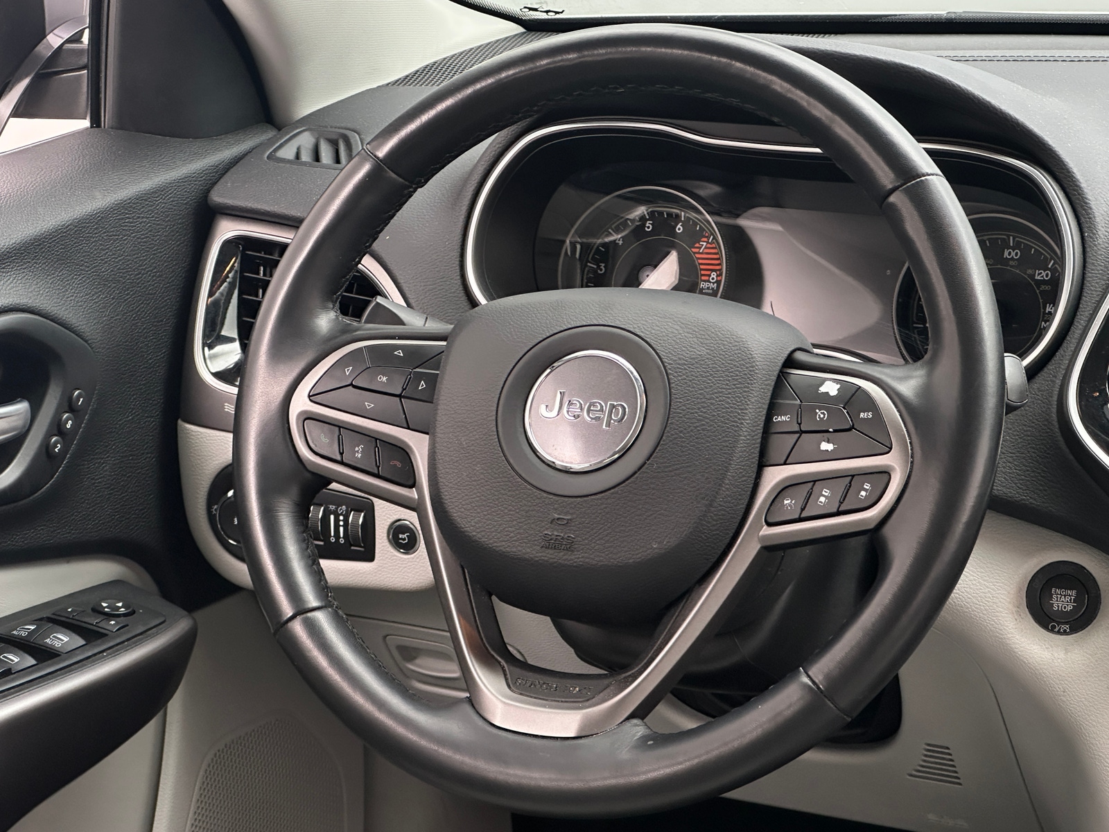 Thumbnail: 2021 Jeep Cherokee - 4