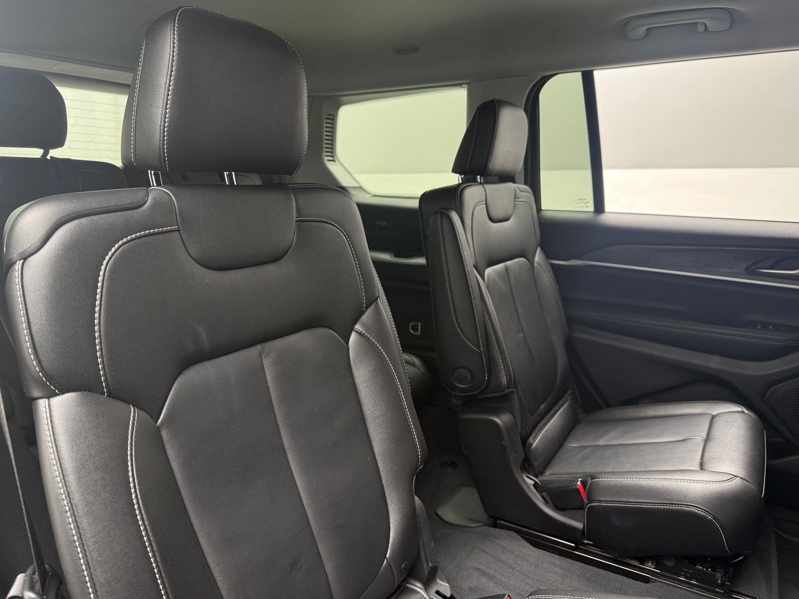 Thumbnail: 2023 Jeep Grand Cherokee L - 5