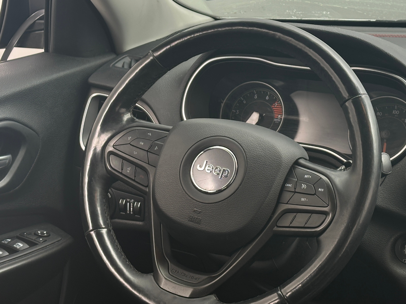 Thumbnail: 2020 Jeep Cherokee - 4