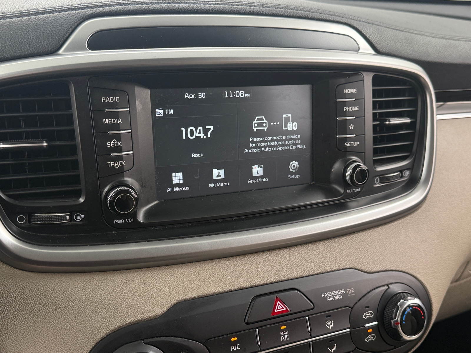 Thumbnail: 2019 Kia Sorento - 4