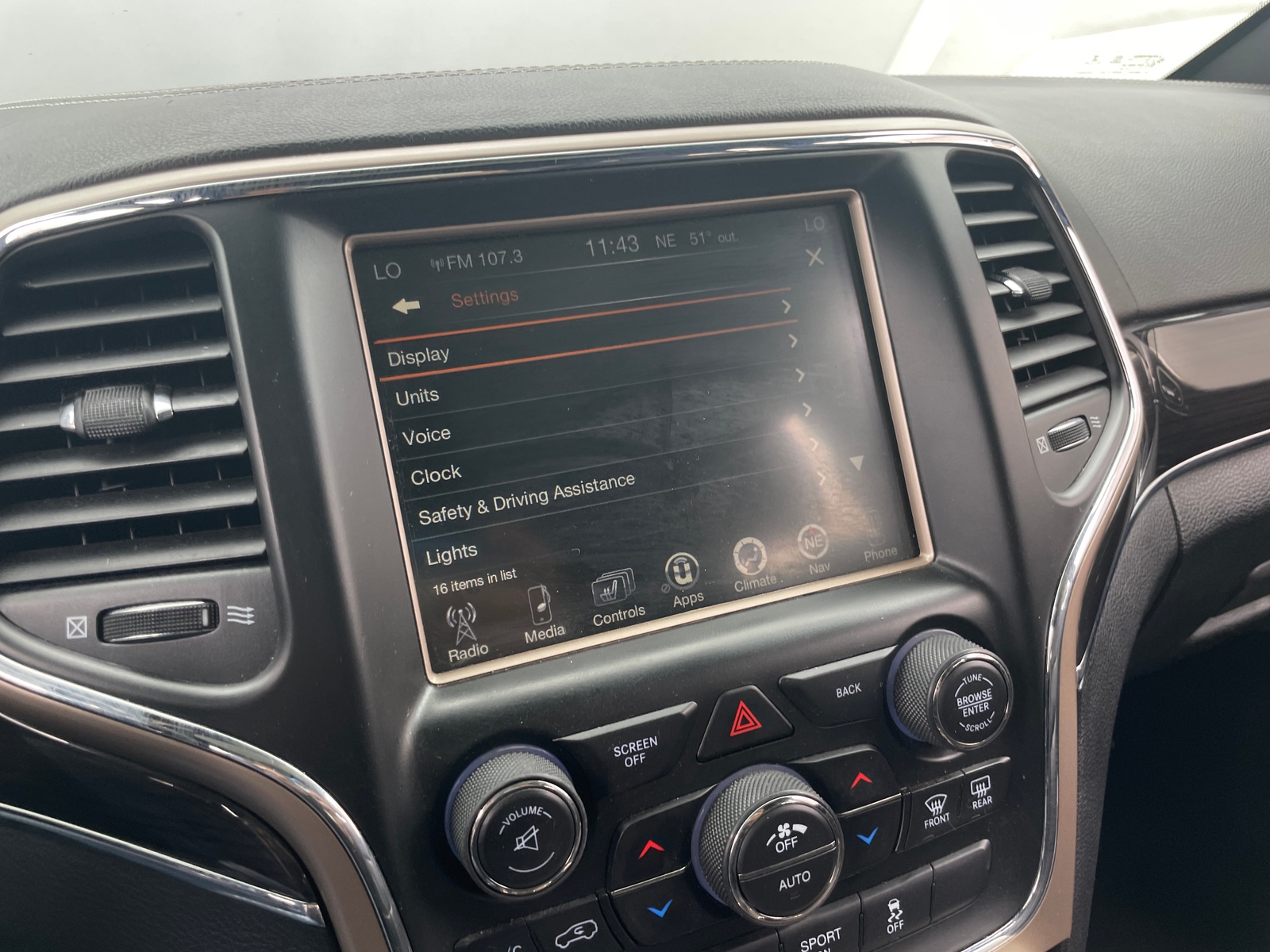 Thumbnail: 2017 Jeep Grand Cherokee - 3