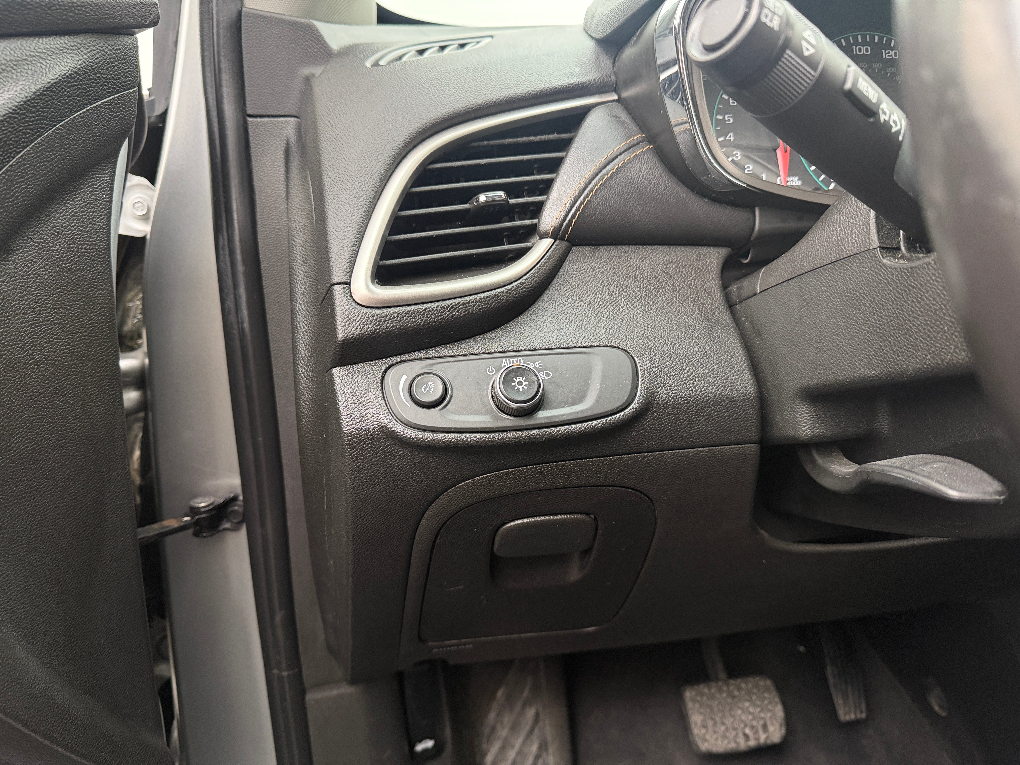 Used 2018 Chevrolet Trax LT with VIN 3GNCJPSB9JL159242 for sale in Colonial Heights, VA