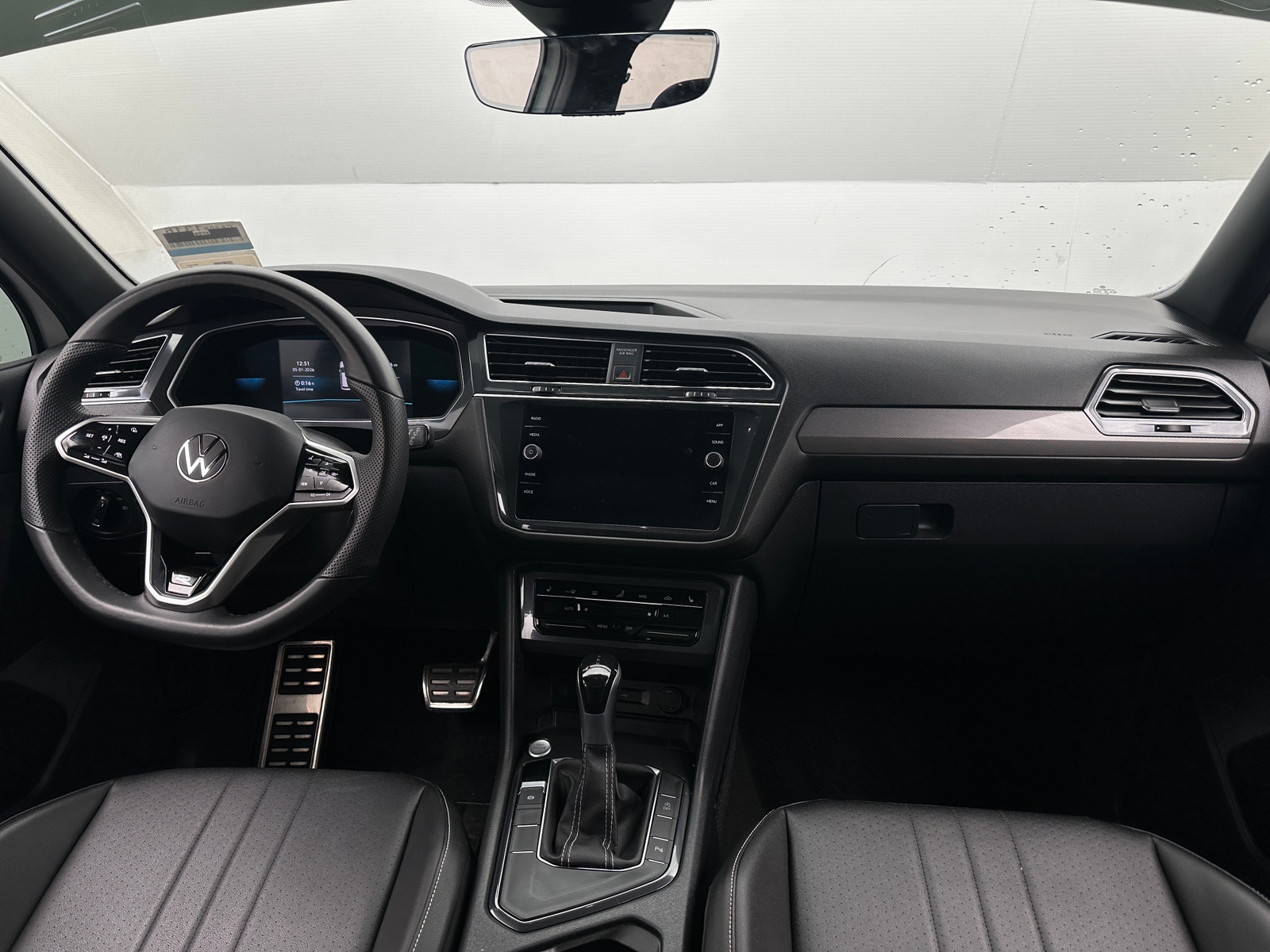 Thumbnail: 2022 Volkswagen Tiguan - 2