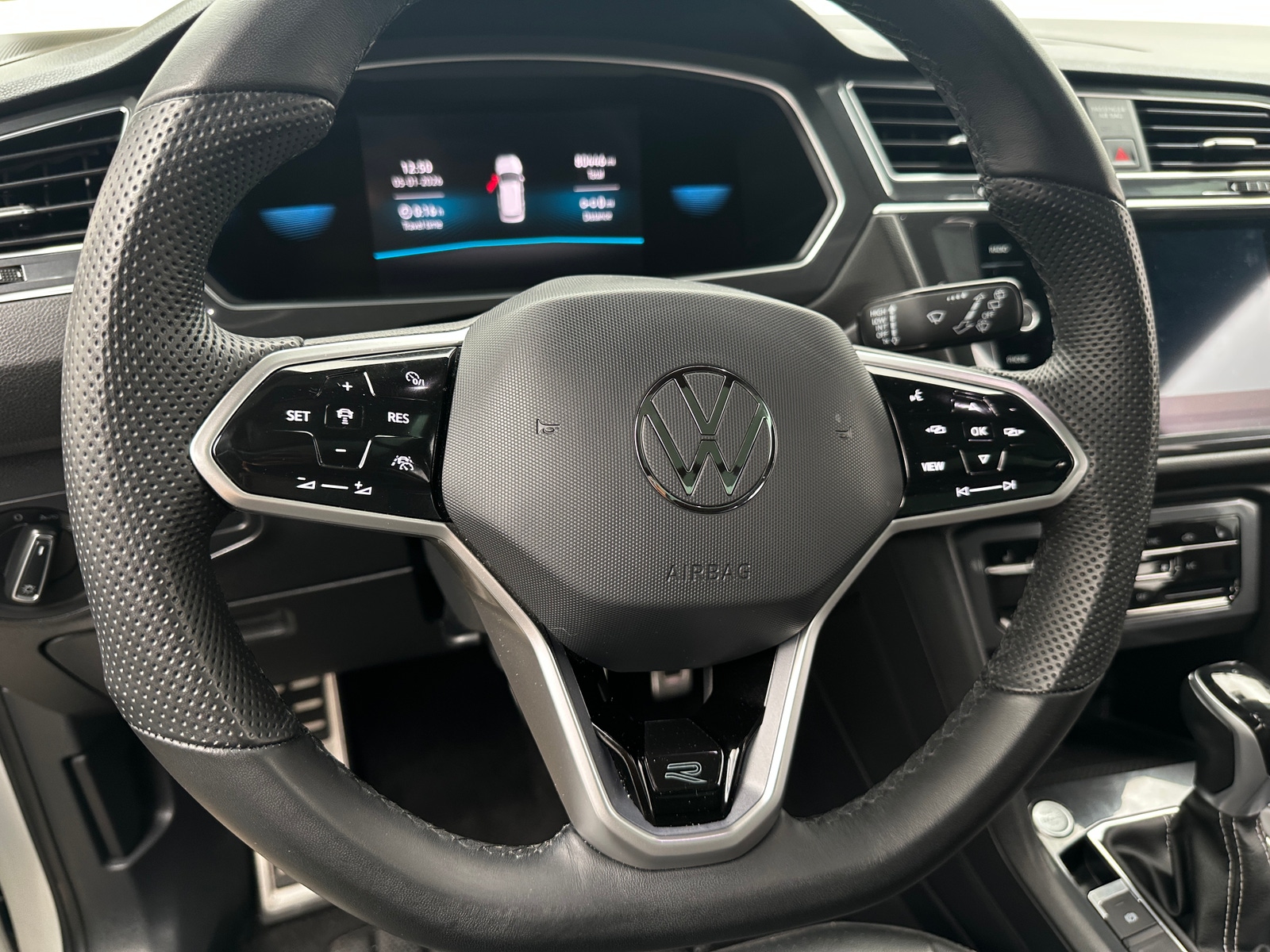 Thumbnail: 2022 Volkswagen Tiguan - 4