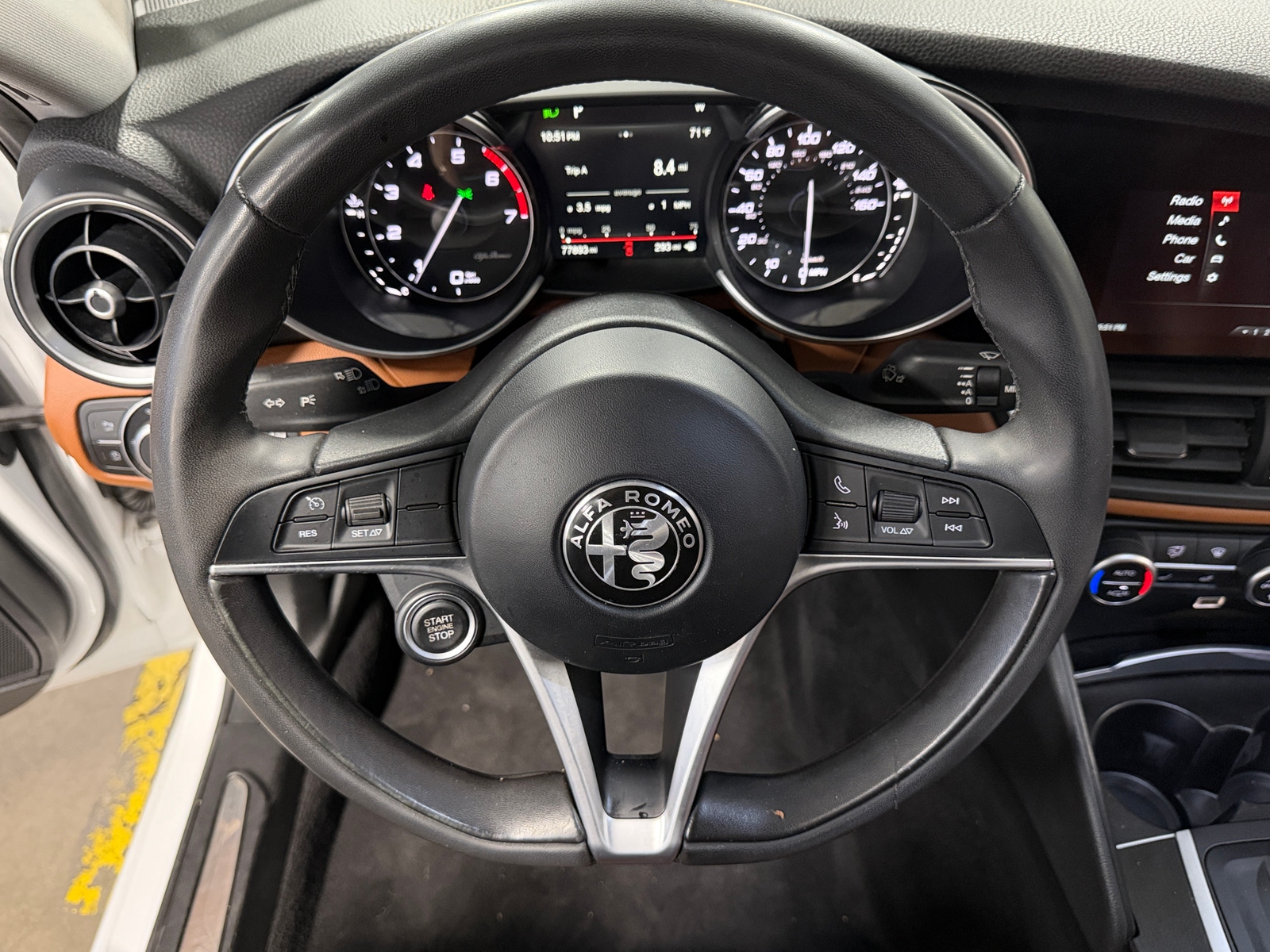 Thumbnail: 2017 Alfa Romeo Giulia - 4