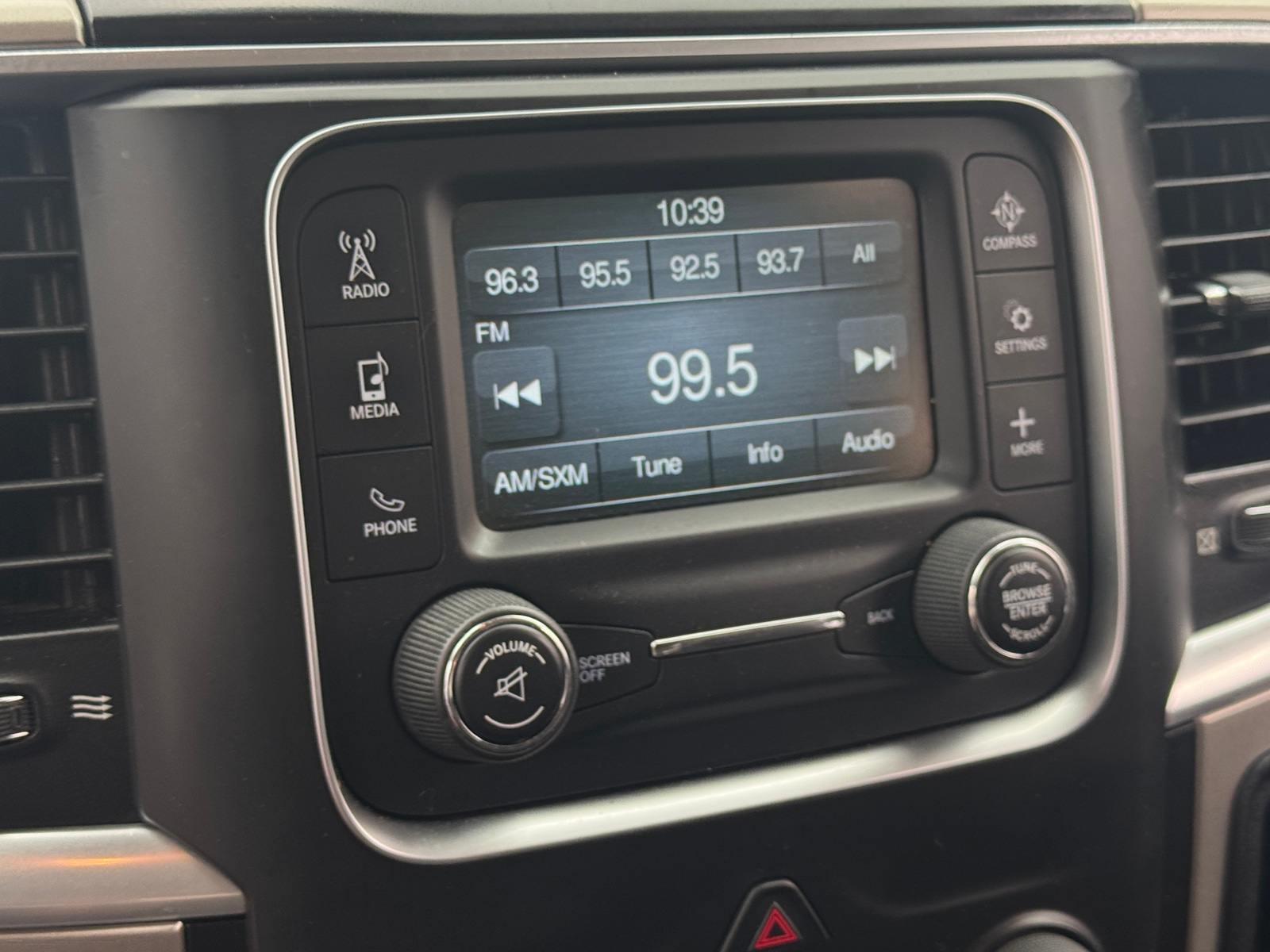 Thumbnail: 2020 RAM 1500 Classic - 4
