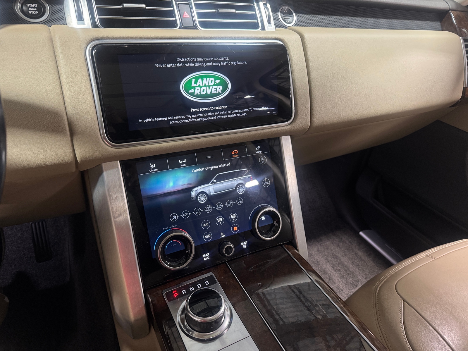 Thumbnail: 2020 Land Rover Range Rover - 3