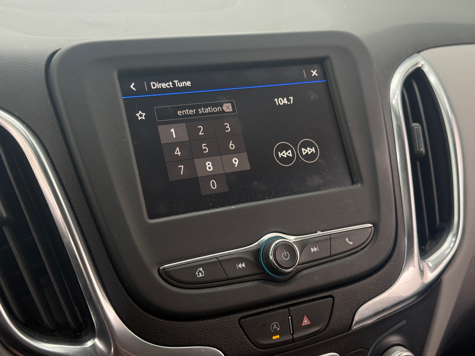 Thumbnail: 2022 Chevrolet Equinox - 4
