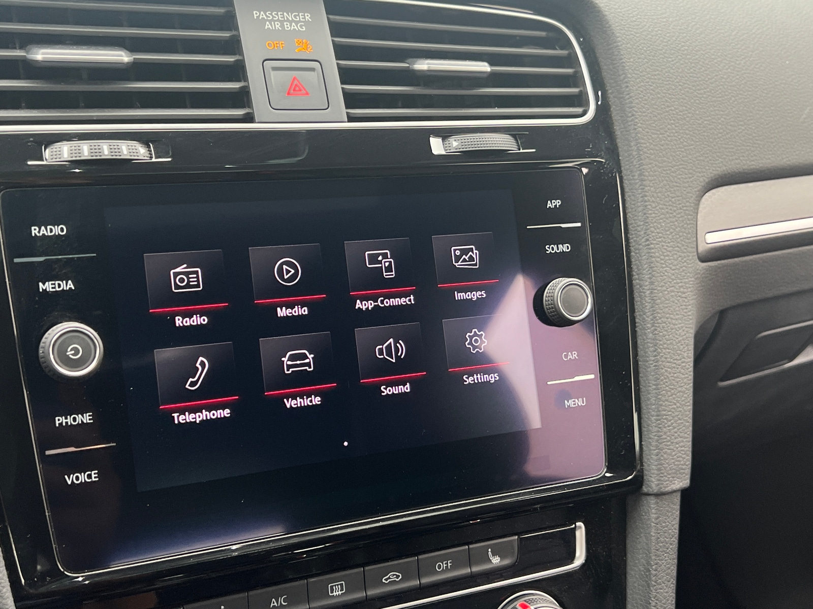 Thumbnail: 2019 Volkswagen Golf - 3