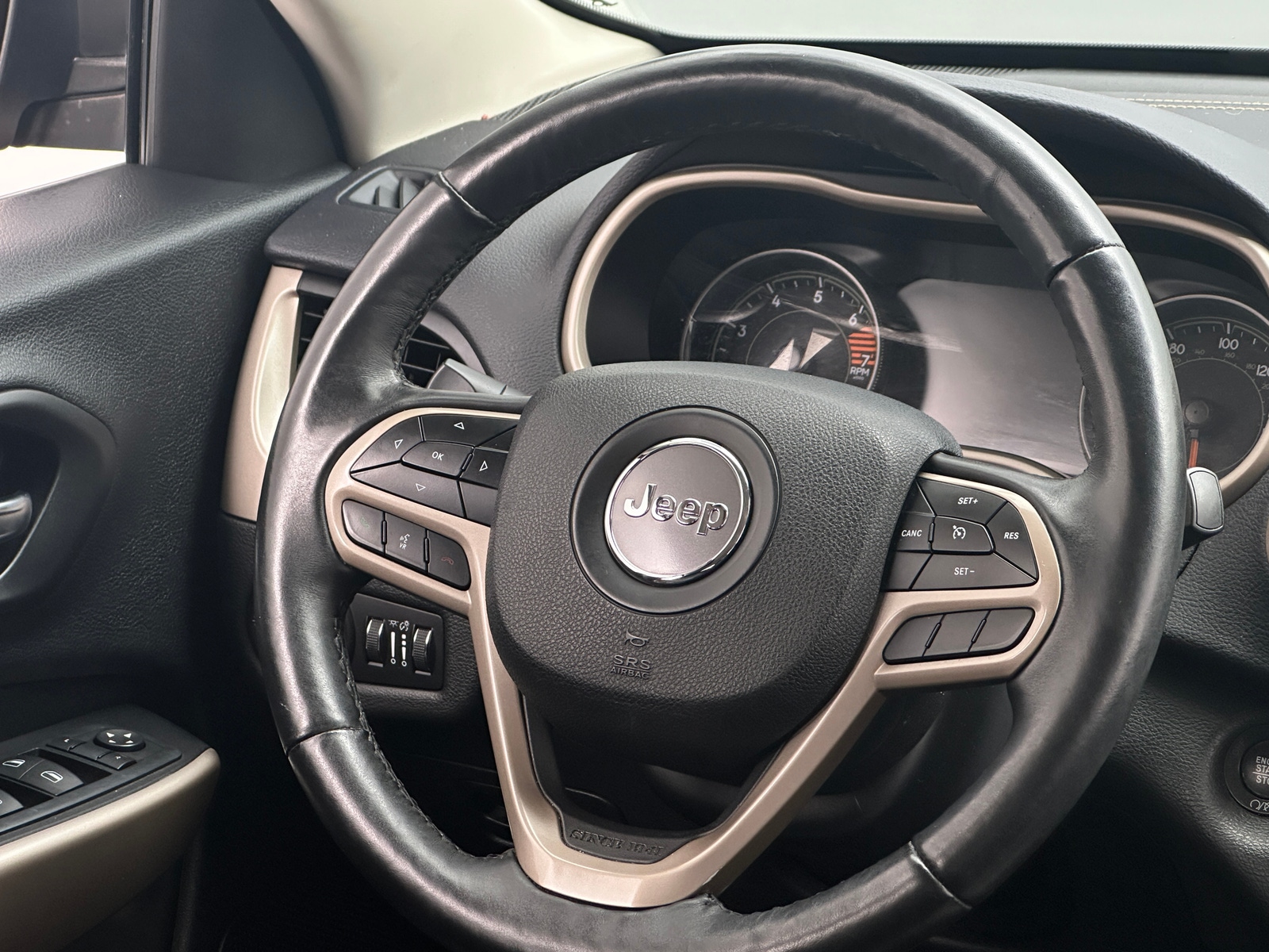 Thumbnail: 2017 Jeep Cherokee - 4
