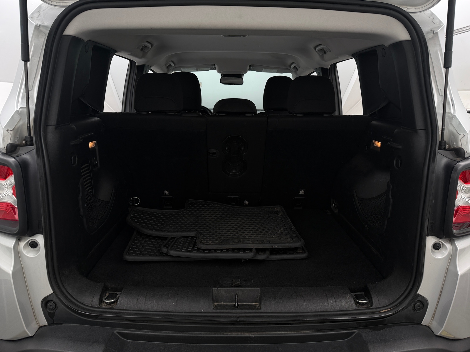 Thumbnail: 2017 Jeep Renegade - 7