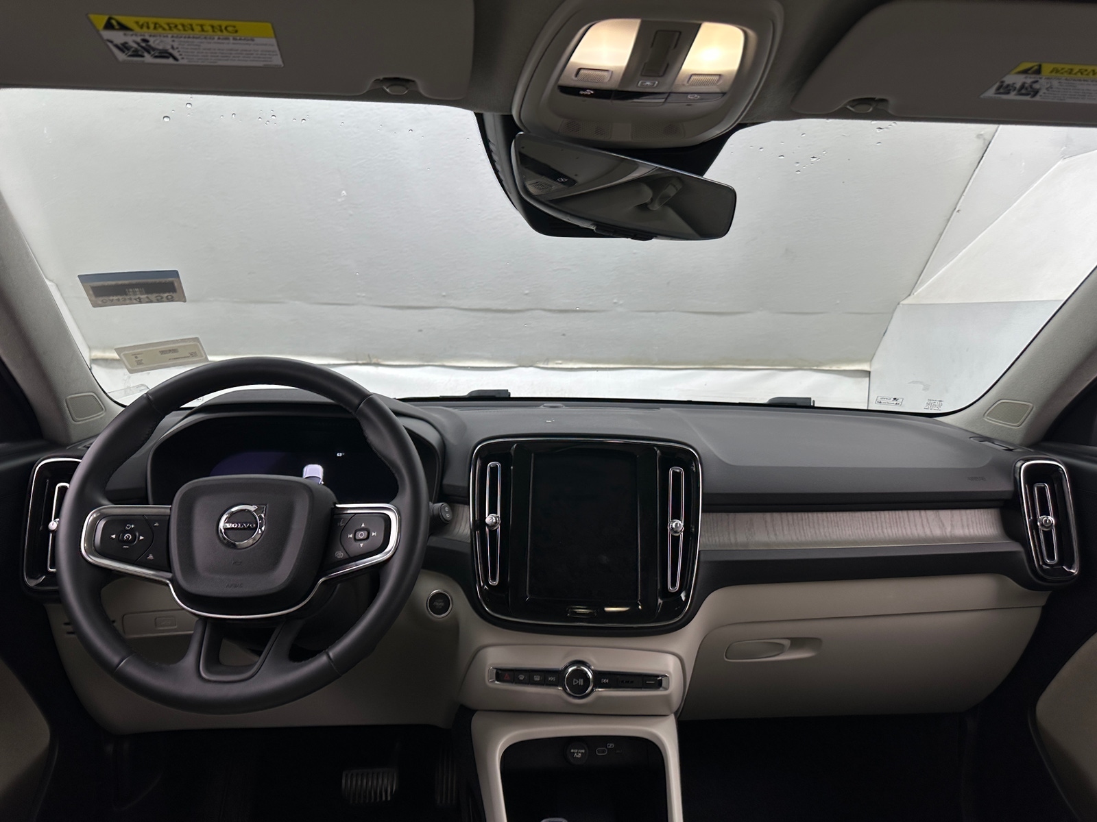 Thumbnail: 2023 Volvo XC40 - 2