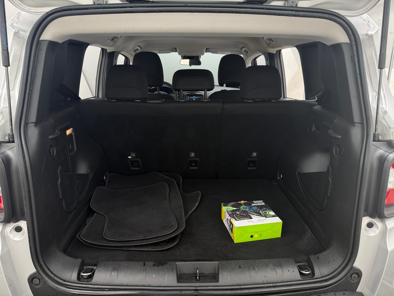 Thumbnail: 2021 Jeep Renegade - 7