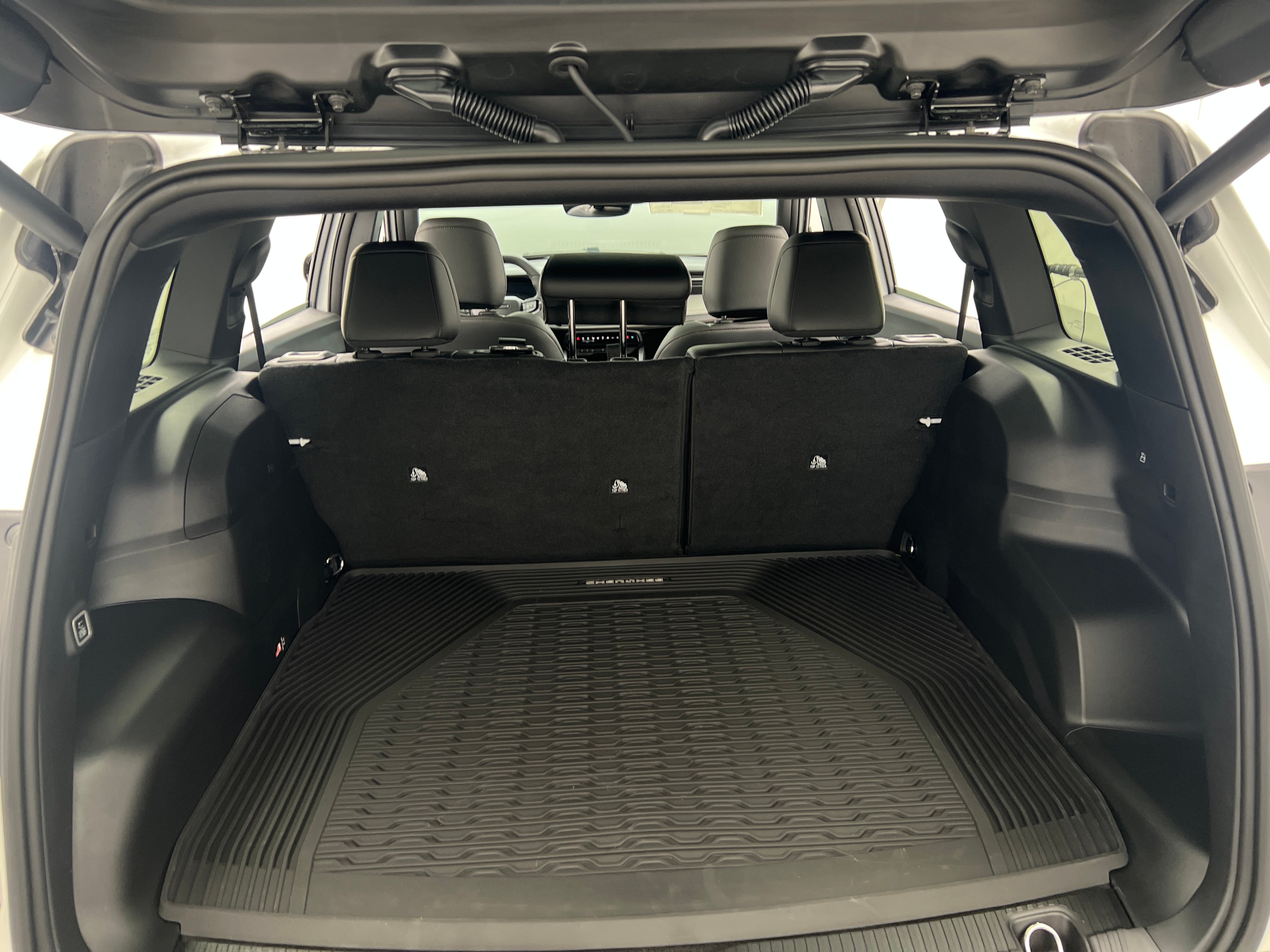 2026 Jeep Cherokee Limited HEV 4X4's photo