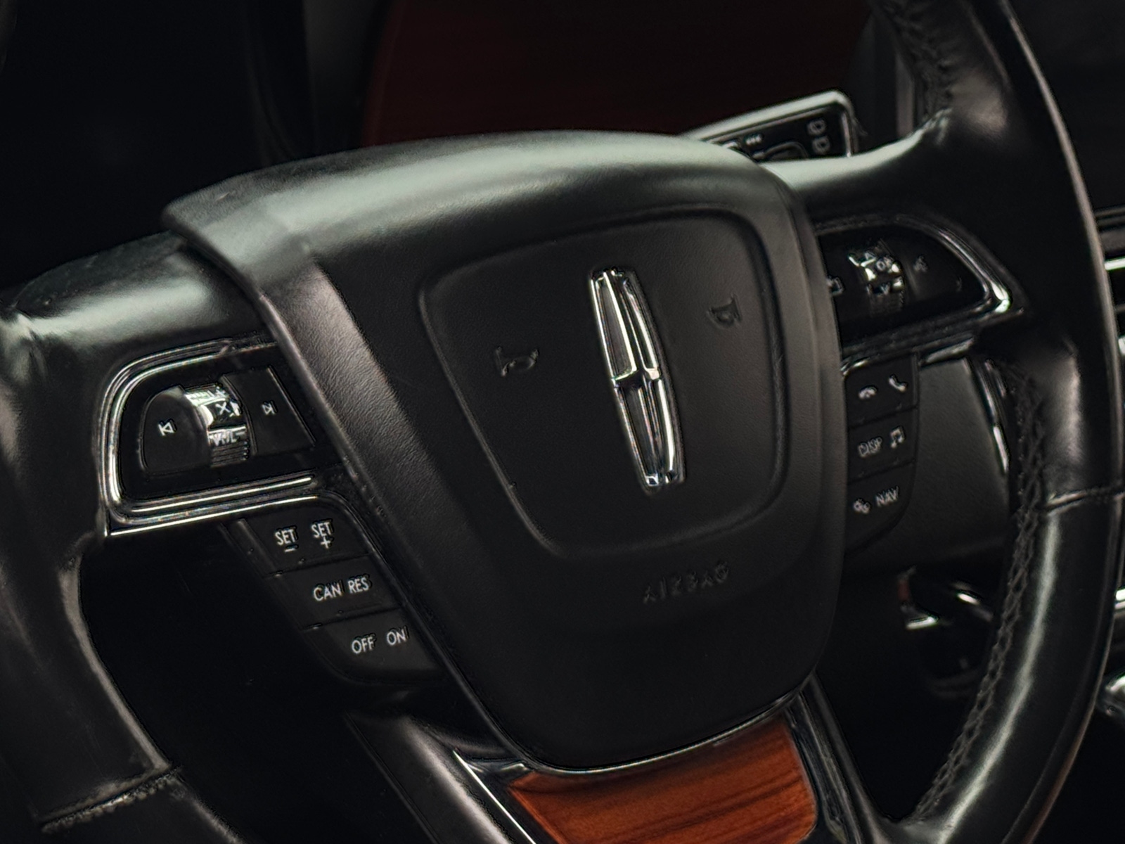 Thumbnail: 2019 Lincoln Navigator - 4