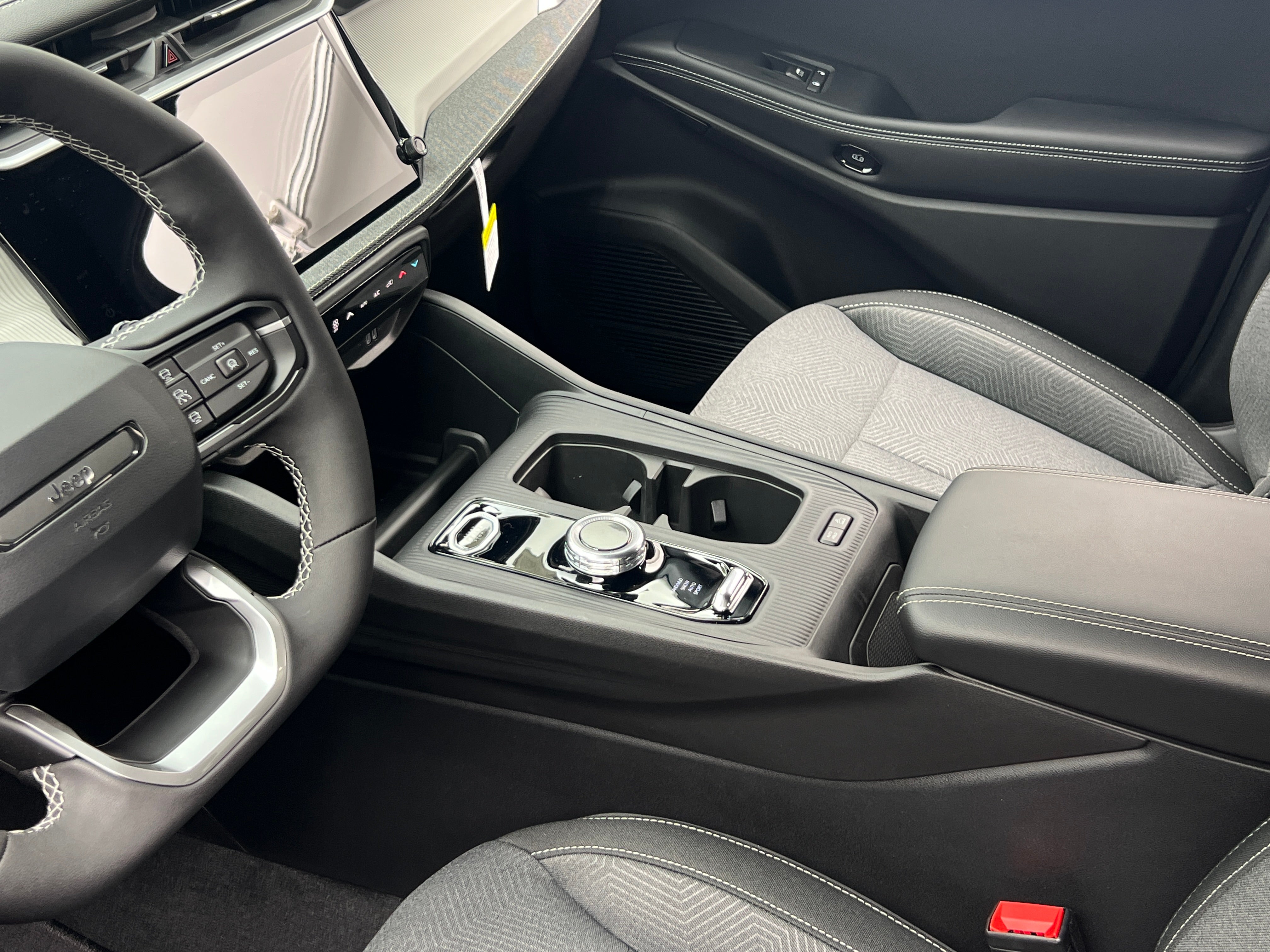 2026 Jeep Cherokee Laredo - Photo 6