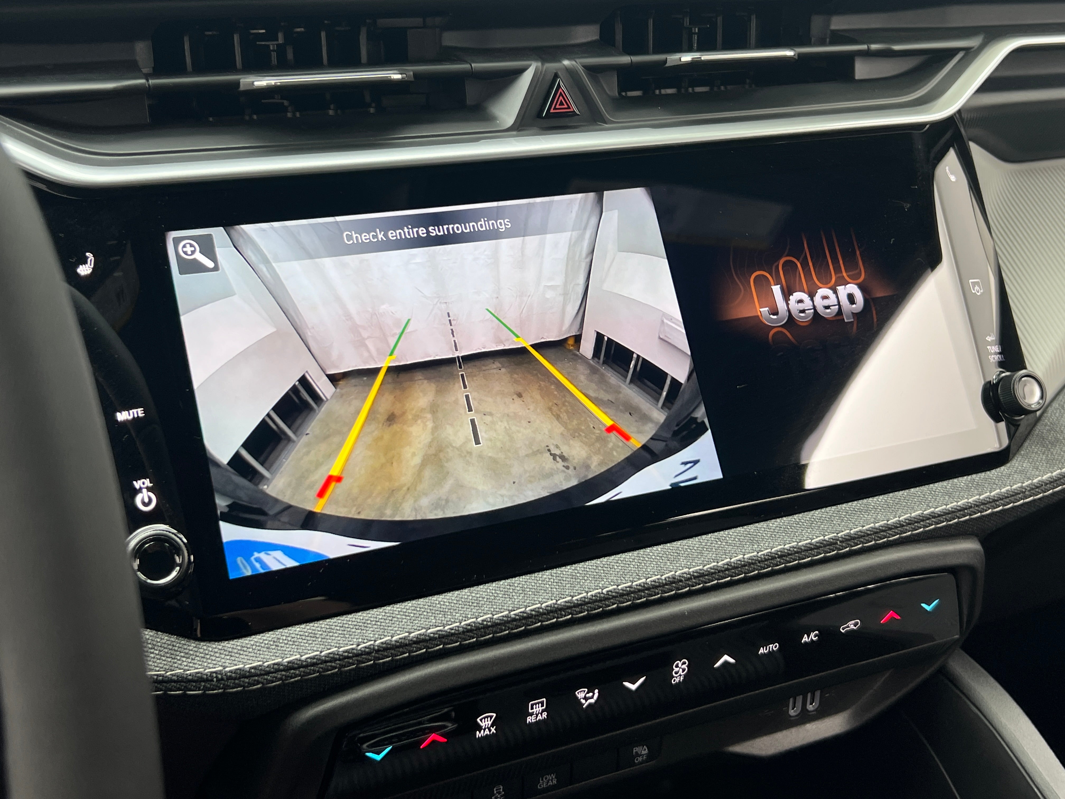 2026 Jeep Cherokee Laredo - Photo 13
